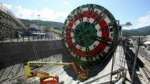 Varie: L'inversione a U di Martina, la fresa da 4.500 tonnellate - Eseguita la rototraslazione della Tbm impiegata nei lavori per la Variante di Valico, grazie a una tecnica inedita basata sui cuscini ad aria