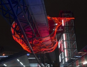 Illuminazione: Gli infiniti flussi di una citta' nell'installazione di Allegory - Premiata al Festival 