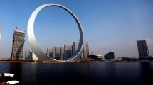 Strutture: Ring of Life, il monumento che fa discutere  - � stato appena completato a Fushun, in Cina, ed e' al centro delle polemiche per la sua 