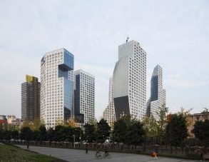 News: Sliced Porosity Block, lo spettacolare 'esordio cinese' di Steven Holl - Recentemente completato, e' un complesso di cinque torri al servizio di una piazza centrale, in un ordine di priorita' rivoluzionario