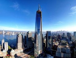 Il One World Trade Center ha la sua guglia